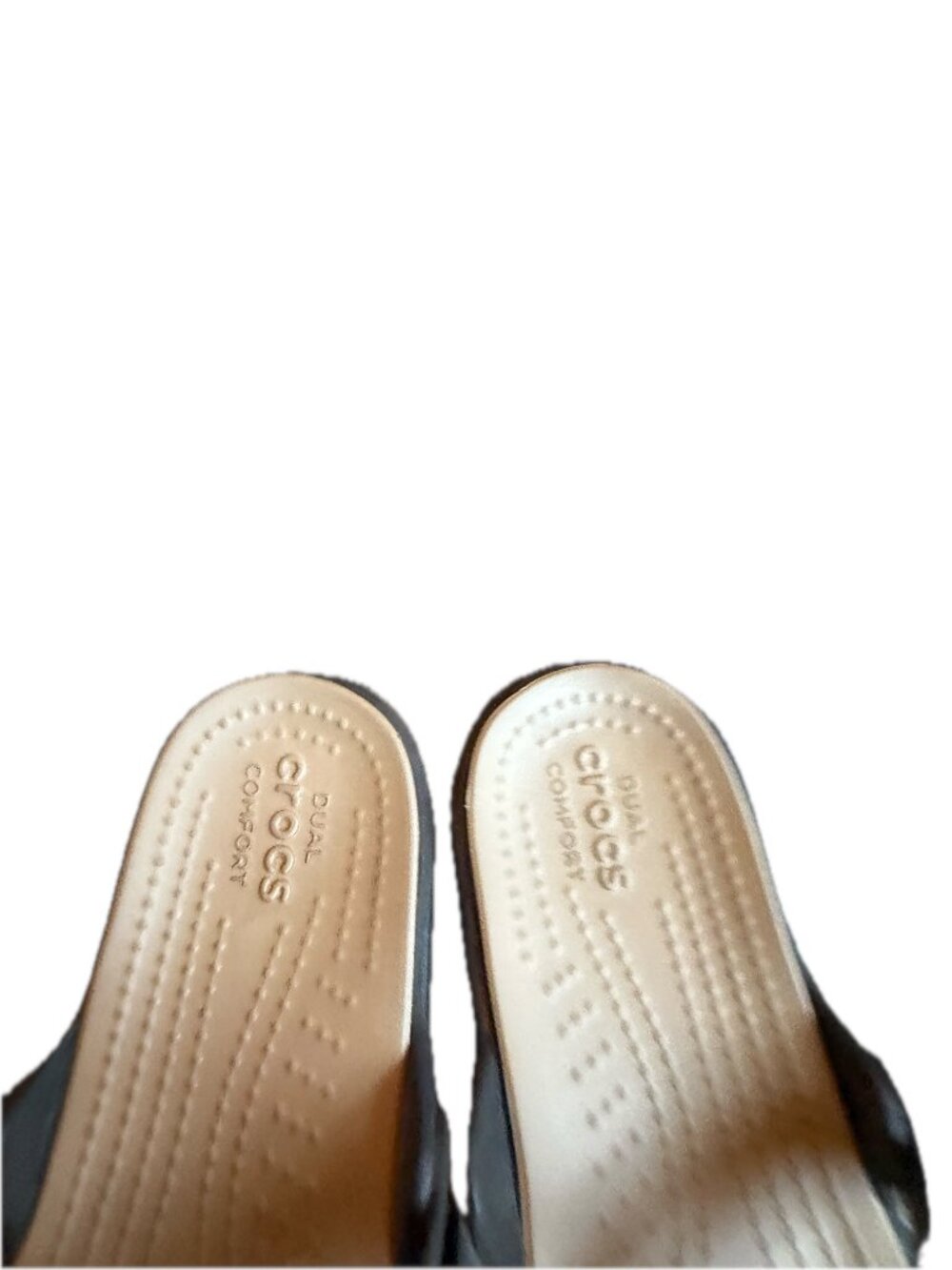 Crocs Black Gold O Ring Wedge Flip Flop Sandals Lightweight Strap Size 8 Women's - Picture 3 of 11